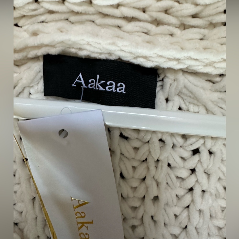 Aakaa Cream Knit Cardigan Sweater cable pattern on front NWT SUPER SOFT M - Picture 7 of 16